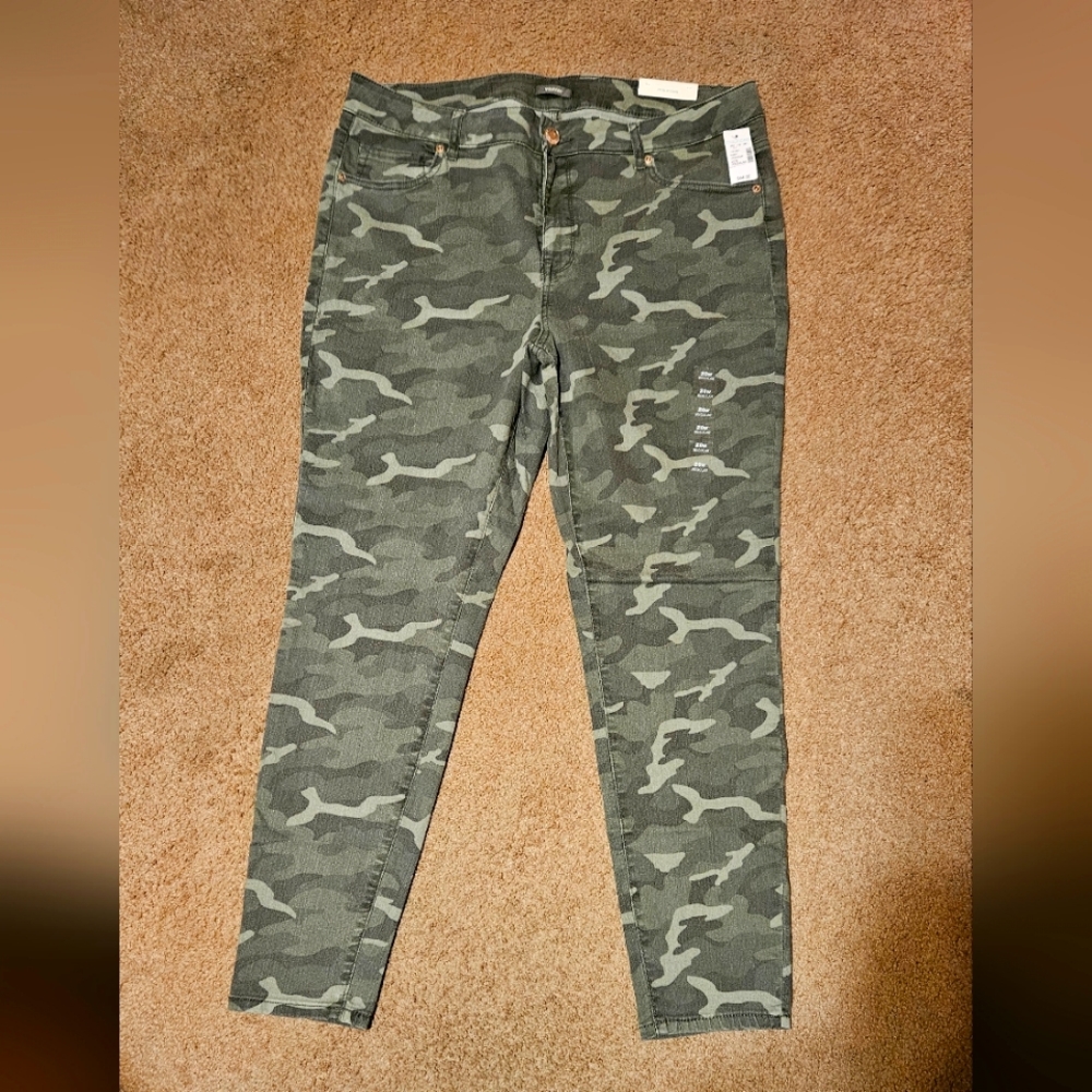 Maurices jeans. Skinny fit. Green camo colored.